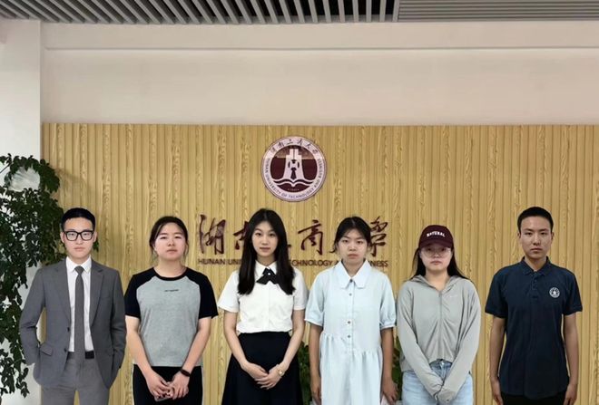 湖南工商大学与国防科技大学跨校联合组建的“锋池电掣”团队在高